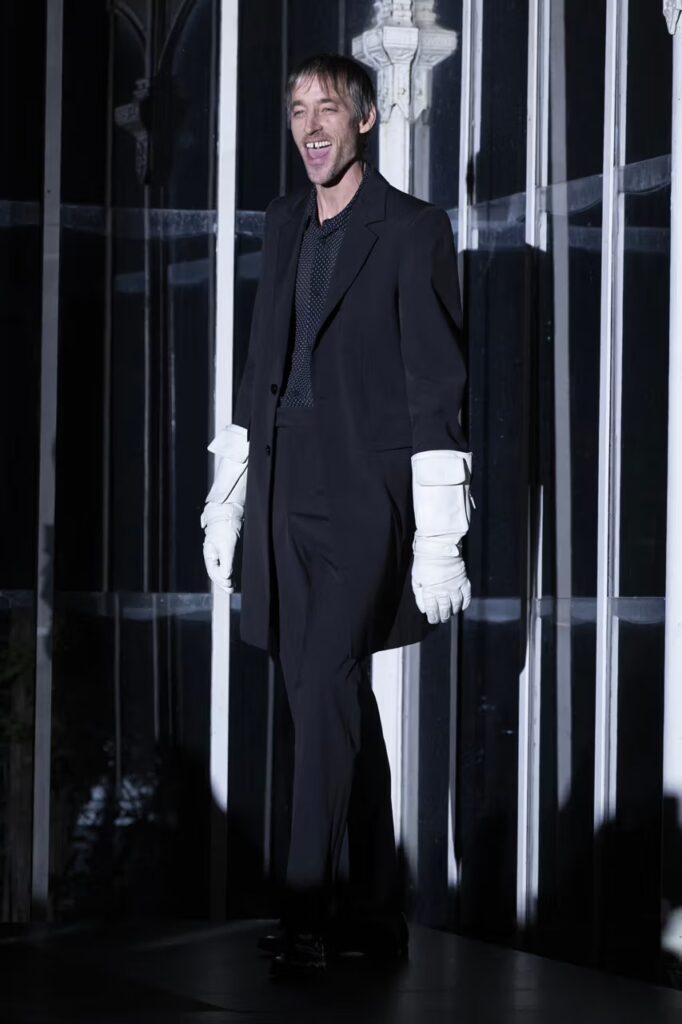MM6 Maison Margiela deslumbra en Pitti Uomo 107 con su colección FW25