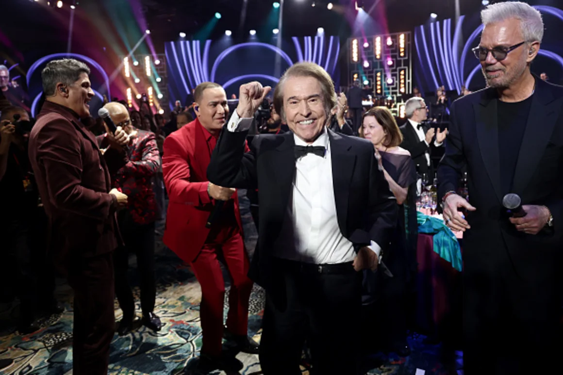 Raphael, leyenda viva: elegido Persona del Año en los Latin Grammy 2025