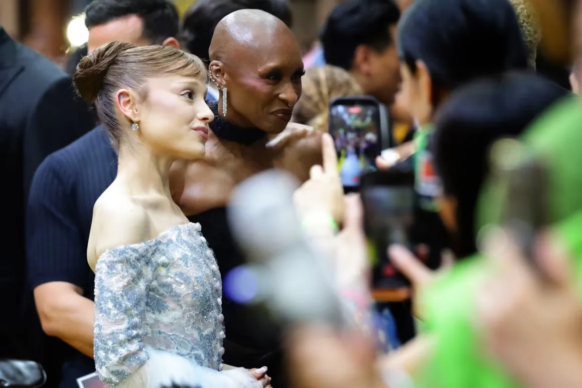 Condenado a nueve días de cárcel el hombre que se abalanzó sobre Ariana Grande en Singapur