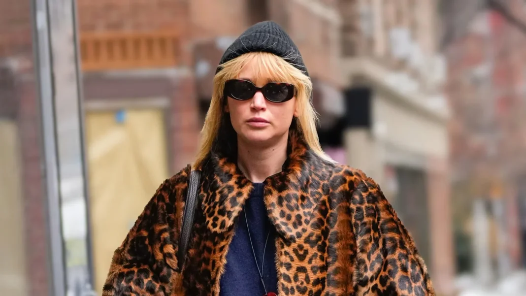 Jennifer Lawrence: estilo “chica cool” que conquista las calles en 2025