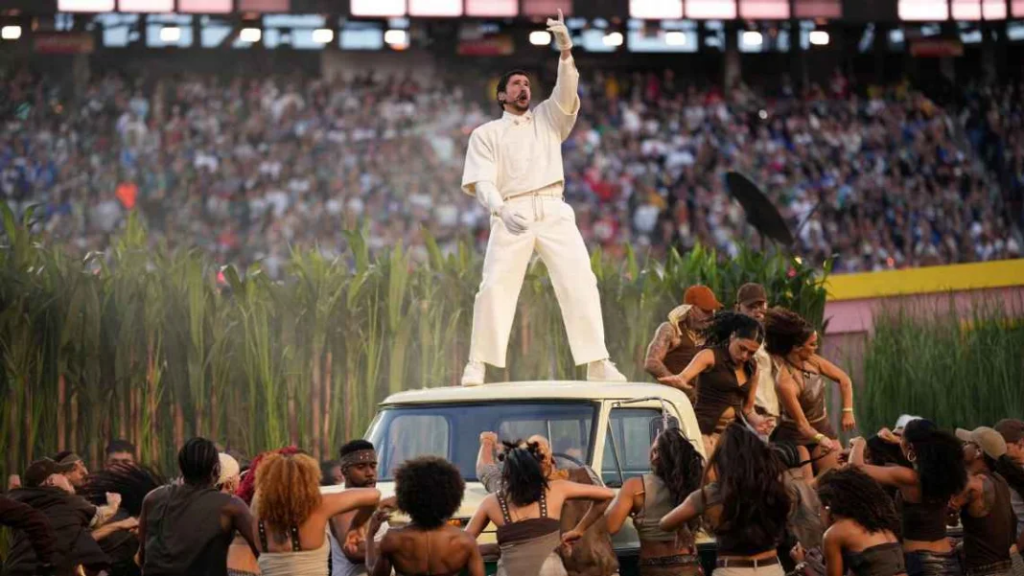 Bad Bunny deslumbra en el Super Bowl 2026 junto a Lady Gaga, Karol G y Pedro Pascal