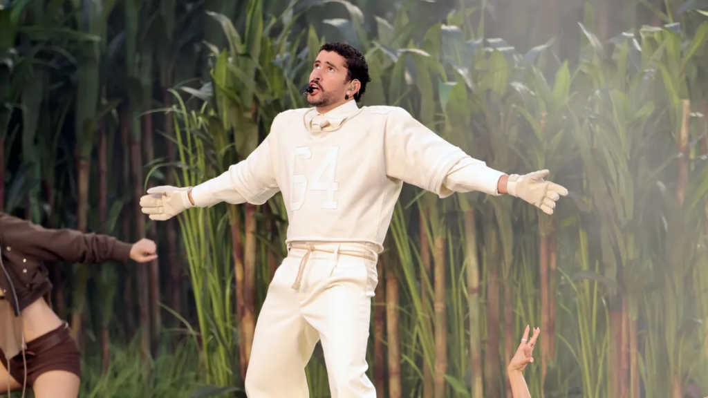 Bad Bunny redefine la moda del Super Bowl con un look personalizado de Zara