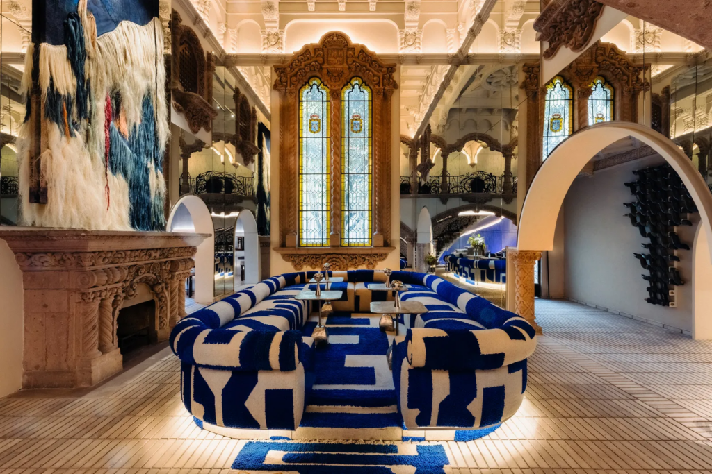 Clase Azul México transforma una mansión histórica en plataforma cultural con Casa de Los Leones