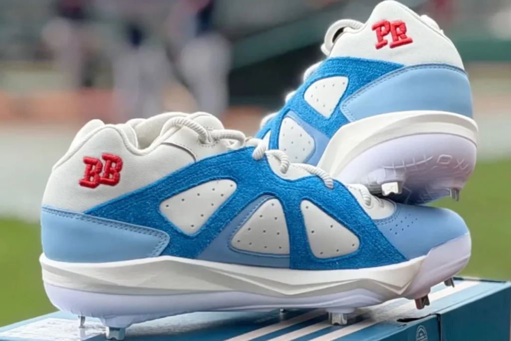 Bad Bunny sorprende al equipo de Puerto Rico con exclusivos adidas BadBo 1.0 para el Clásico Mundial de Béisbol