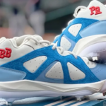 Bad Bunny sorprende al equipo de Puerto Rico con exclusivos adidas BadBo 1.0 para el Clásico Mundial de Béisbol