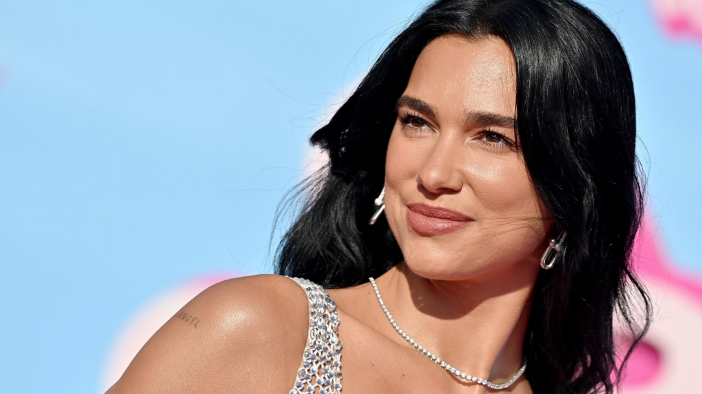 Dua Lipa y Chanel: la nueva cara del lujo clásico