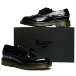 Dr. Martens y fragment design lanzan el elegante HOLLINGBORN BROGUE en negro