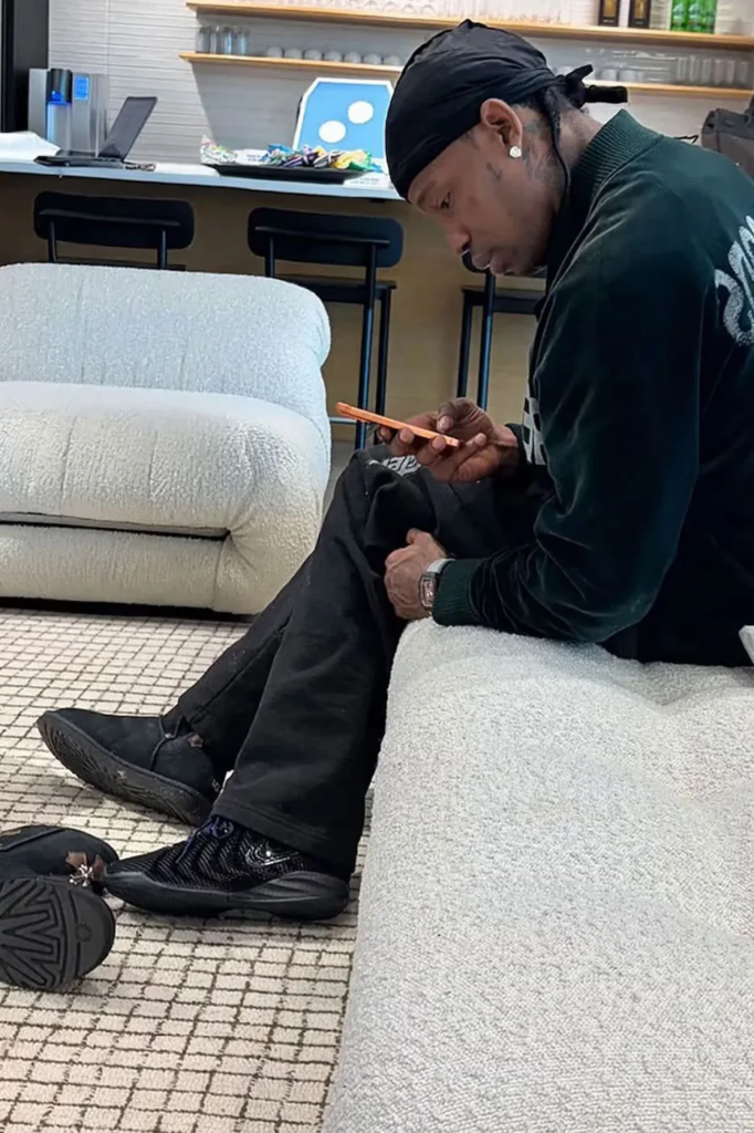Travis Scott enciende la expectativa por los Nike Caitlin 1 en versión negra