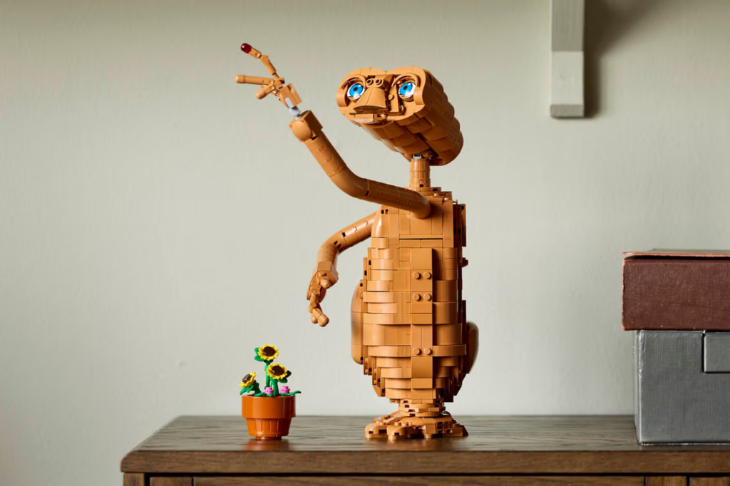 LEGO revive la magia de E.T. con una figura coleccionable de más de mil piezas